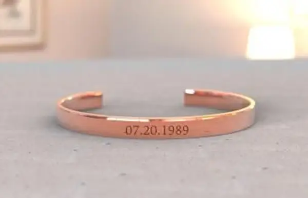 Pulseira de cobre gravada