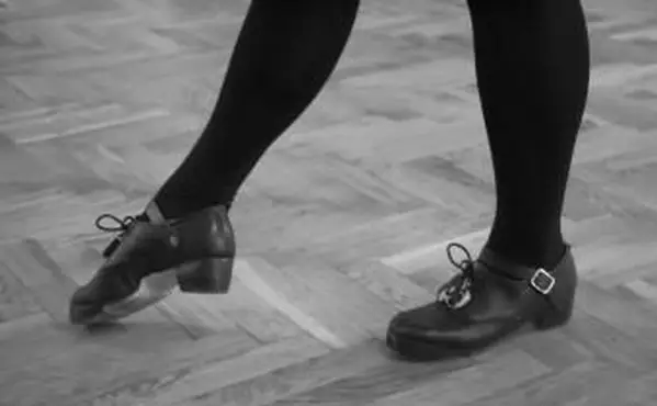 アイルランドのリールを踊る方法