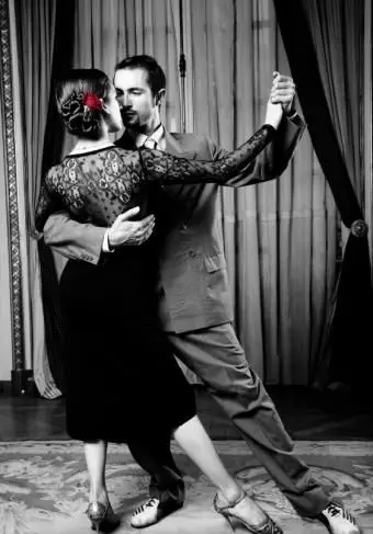https://cf.ltkcdn.net/dance/images/slide/55243-559x850-ArgentineTango.webp