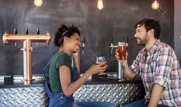 57 domande per il primo appuntamento che diventano reali, ma mantienilo divertente