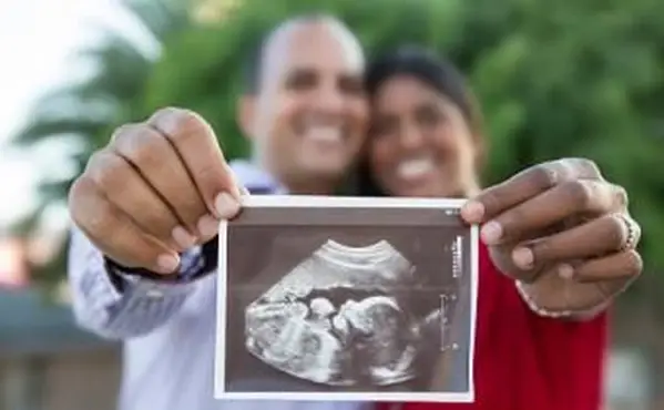 행복 한 커플 지주 초음파