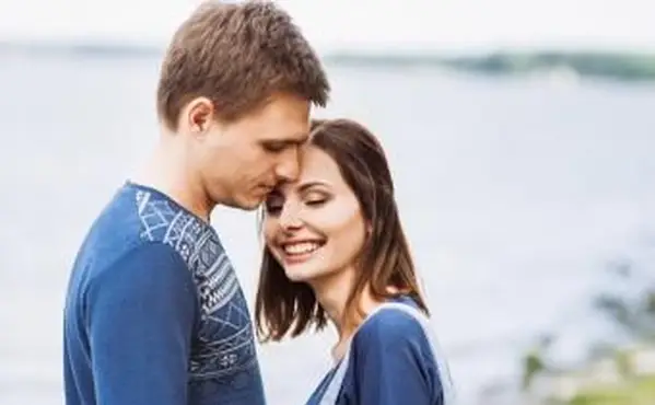 남자 친구와 이야기 할 수있는 40 가지 아이디어