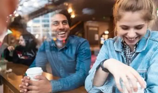 casal se divertindo juntos