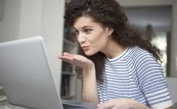 13 poemas de amor para relacionamentos à distância