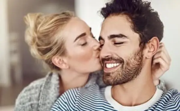 소녀가 당신과 사랑에 빠지게 만드는 22 가지 간단한 방법