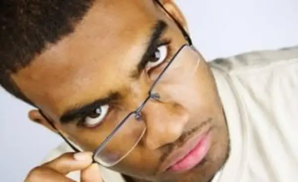 Guía para leer el lenguaje corporal de un hombre