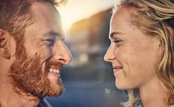 Augenkontakt Liebessignale