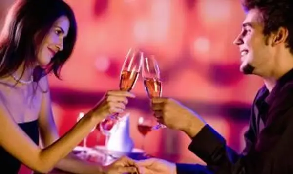 5 cose che le ragazze vogliono che i ragazzi facciano al primo appuntamento