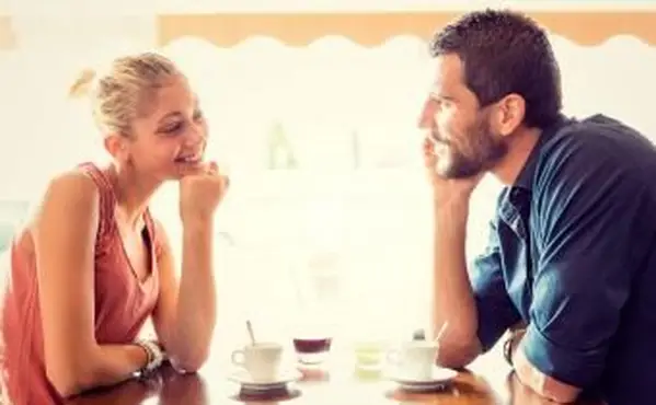 5 subtelnych oznak romantycznego przyciągania