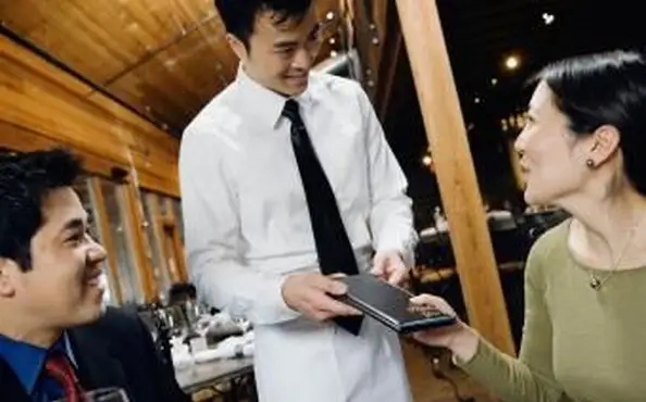 Praktische Trinkgeldtabelle für Restaurants