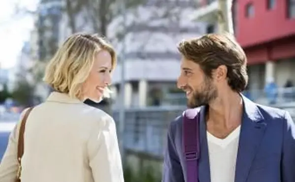 Comment lire les signaux de flirt masculin