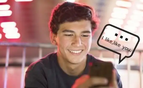 בחור שמסר בחורה שהוא אוהב אותה