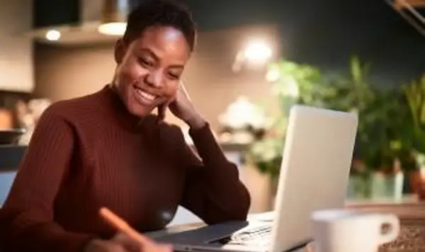 Žena spoznáva svojho partnera