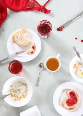 Śniadanie z motywem walentynkowym