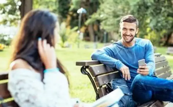 12 signes subtils que quelqu'un a le béguin pour vous