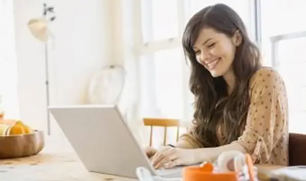 데이트 사이트를위한 눈길을 끄는 헤드 라인을 작성하는 방법