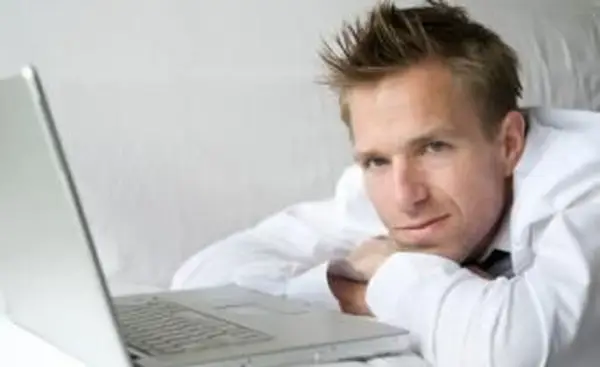 傑出した個人的な出会い系広告を書く方法