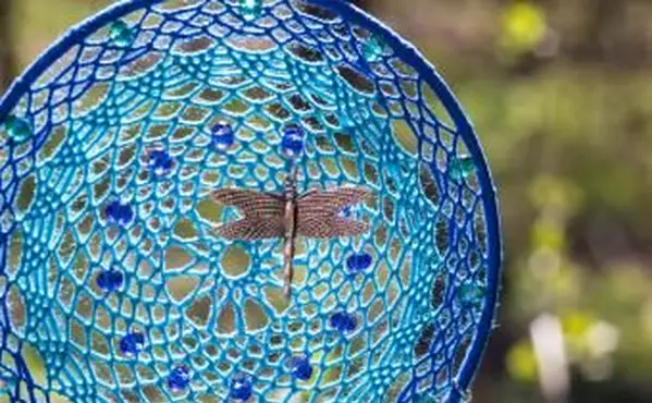 Modrý lapač snov s vážkou