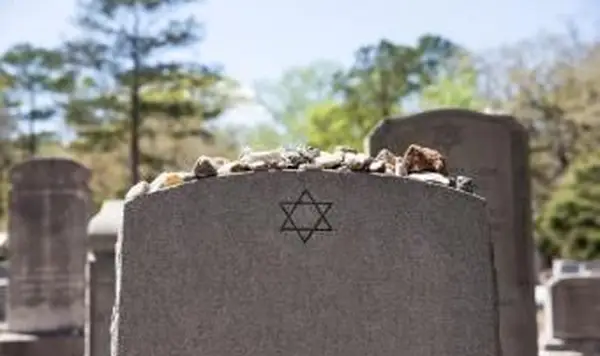 Grabstein auf dem jüdischen Friedhof
