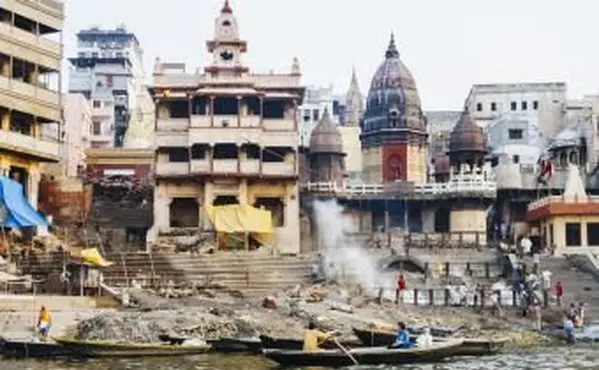 Crémations par le Gange