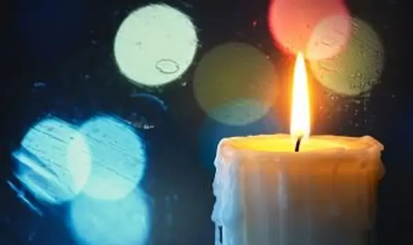 Bougie dans les traditions de la fenêtre et leurs significations cachées