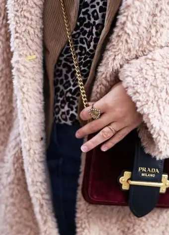 Detail tašky z tašky Prada