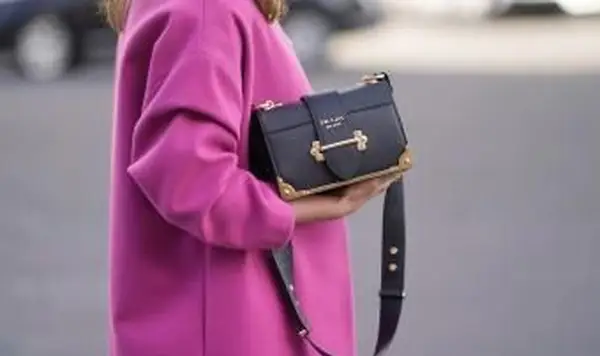 レザープラダカイアーバッグ