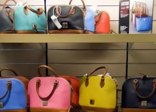 Tipy na nakupovanie v outletu Dooney & Bourke
