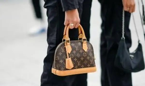 Koľko stojí kabelka Louis Vuitton? Jednoduchý sprievodca