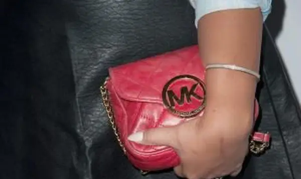 תיק יד אדום של מייקל קורס