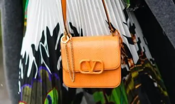sac en cuir orange Valentino