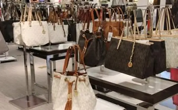 Michael Kors 핸드백 패션 스토어 봄 2014 컬렉션.