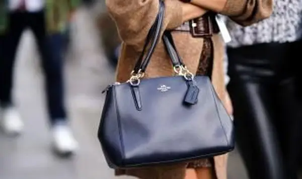 コーチバッグと財布はどこで作られていますか？