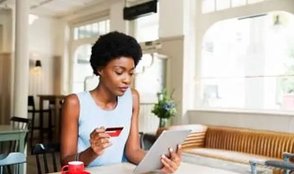 10 Orte, an denen Sie monatlich für Designer-Handtaschen bezahlen können