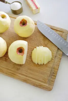sliced apples for apple tart