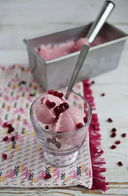 Kremowe lody granatowe