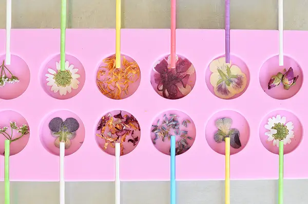 Easy DIY Lollipops With Edible Flowers