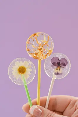 Easy DIY Lollipops With Edible Flowers