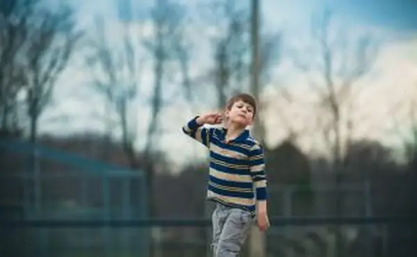 dievča s ľahkým autizmom