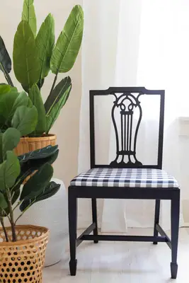 Tips to Reupholster Dining Chairs