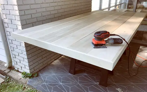 Modern Farmhouse Table DIY