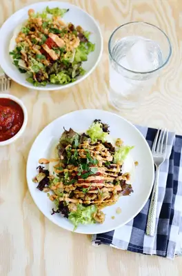 Spicy tempeh taco salad