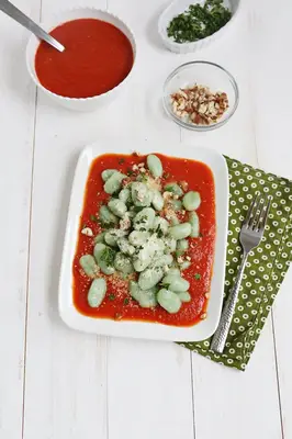 Basilikum gnocchi med stekt hvitløk