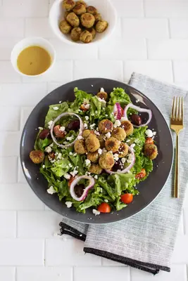 Insalata di mini falafel al forno