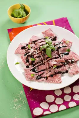 Jahodové ravioli s balzamom a bazalkou