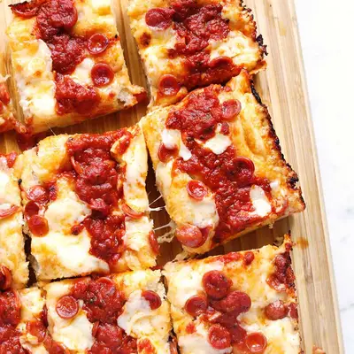 Detroit stil pizza