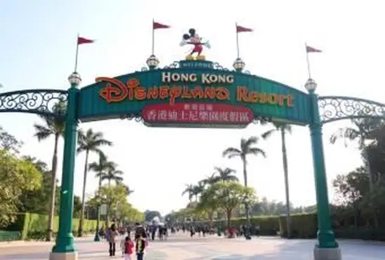 Długie ujęcie zamku Disneya w Szanghaju