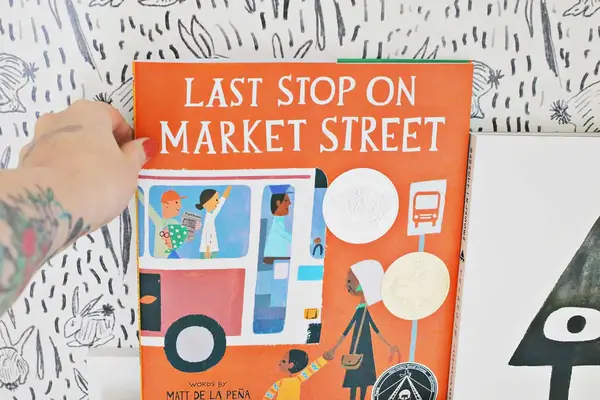 DIY Baby Bookshelves!