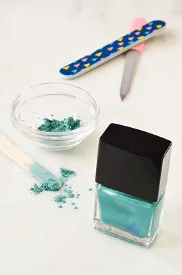 Make Your Own Custom Color Nail Polish