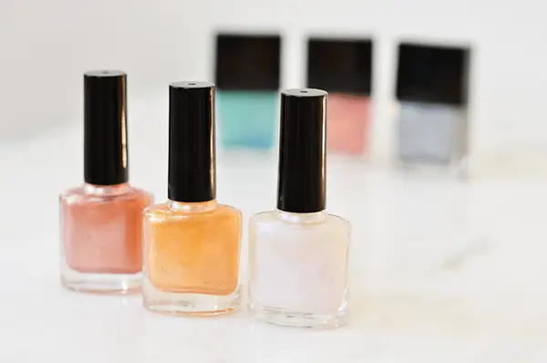 Make Your Own Custom Color Nail Polish